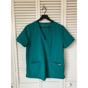 FIGS Casma Three-Pocket Scrub Top